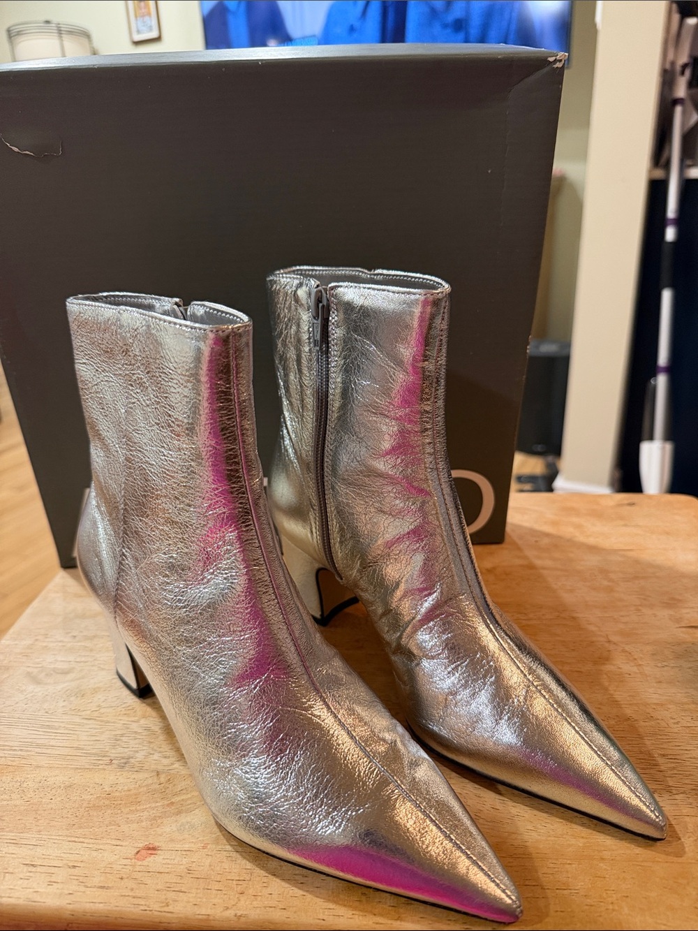 AREZZO Metallic Silver Pointed-Toe Ankle Boots - Women size 5.5 (83) NO LB OFFER